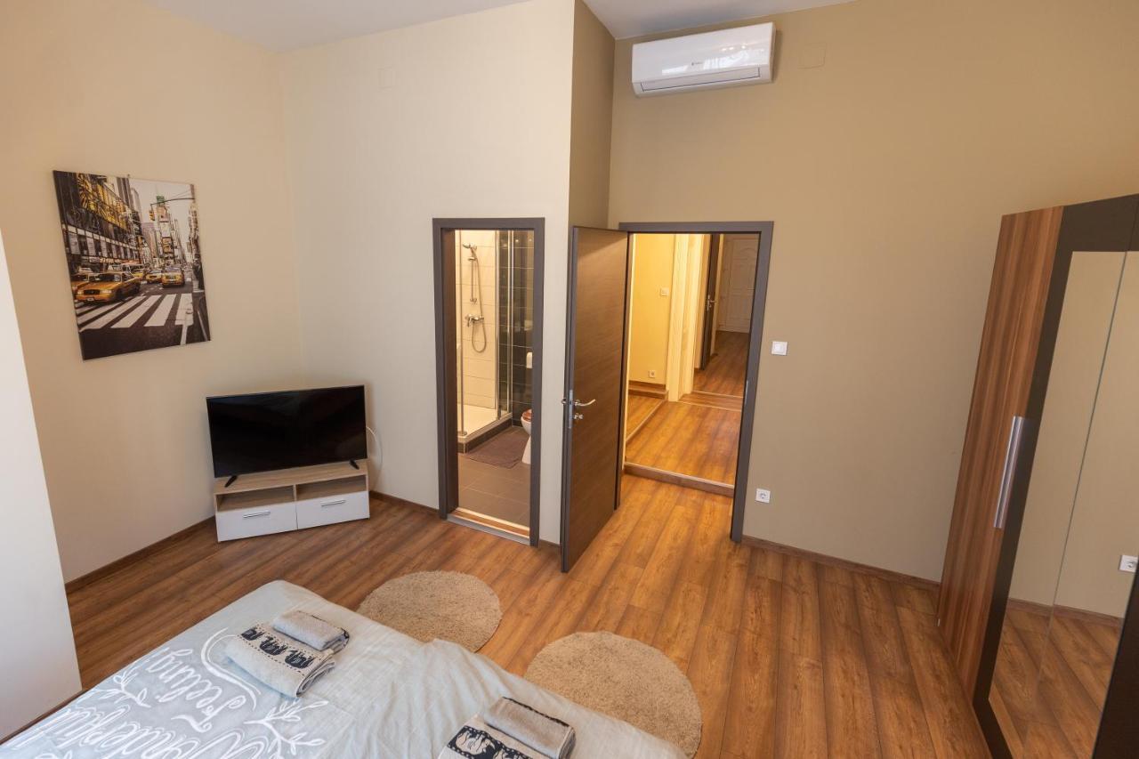 Wiky'S Apartman With 3Bathrooms Budapest Exteriör bild