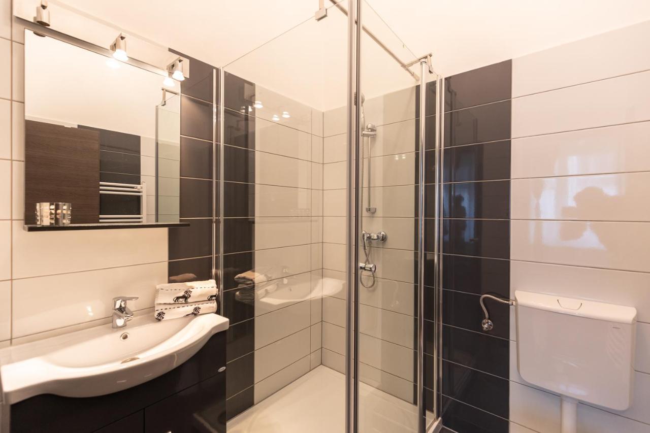 Wiky'S Apartman With 3Bathrooms Budapest Exteriör bild