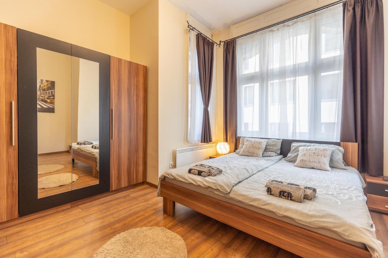 Wiky'S Apartman With 3Bathrooms Budapest Exteriör bild