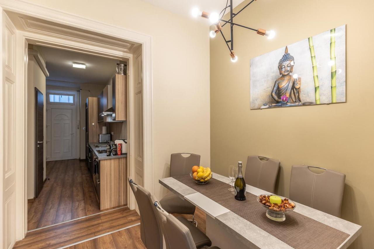 Wiky'S Apartman With 3Bathrooms Budapest Exteriör bild